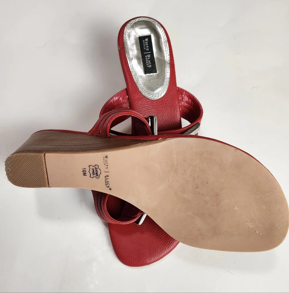 WHBM Red Leather Heavy Chain Accent Wedge Thong Sandals Size 10M